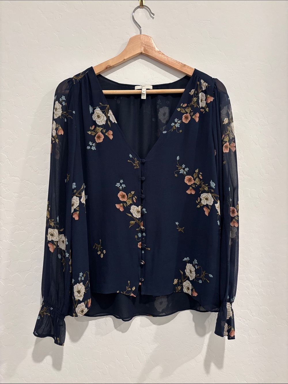 100% silk Joie Navy Floral V-Neck Button Blouse